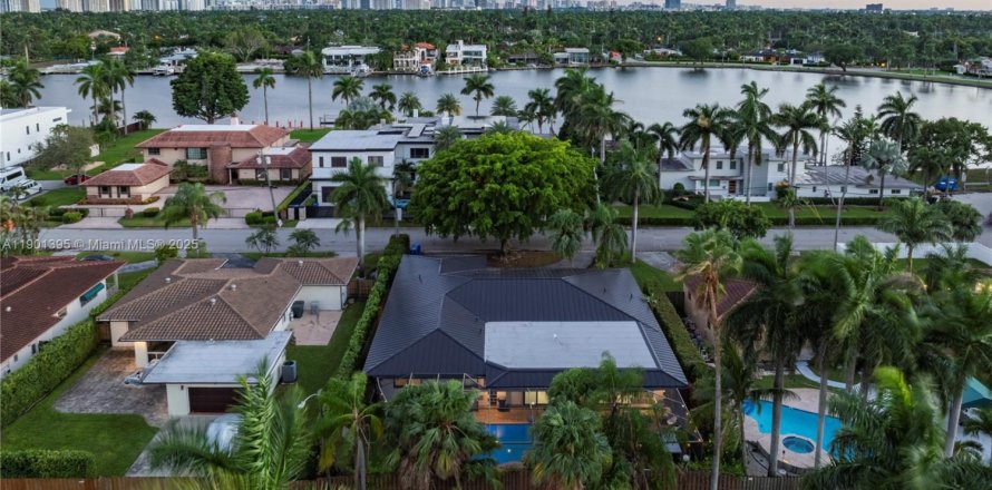 Дом в Холливуд, Флорида 8 спален, 355.35м2 № 1951695