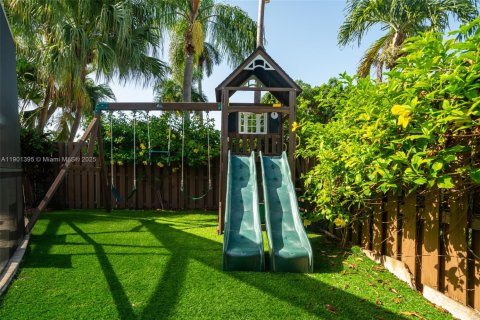 Снять в аренду виллу или дом в Холливуд, Флорида 8 спален, 355.35м2, № 1951695 - фото 12