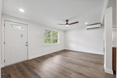 House in New Port Richey, Florida 4 bedrooms, 125.33 sq.m. № 1814948 - photo 6