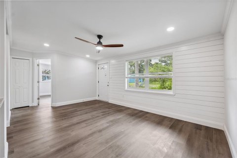 House in New Port Richey, Florida 4 bedrooms, 125.33 sq.m. № 1814948 - photo 10