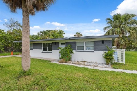 House in New Port Richey, Florida 4 bedrooms, 125.33 sq.m. № 1814948 - photo 3
