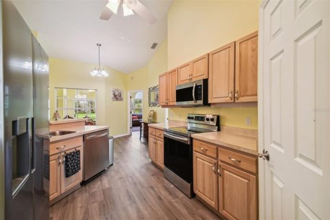 House in Spring Hill, Florida 3 bedrooms, 213.68 sq.m. № 2105727 - photo 13