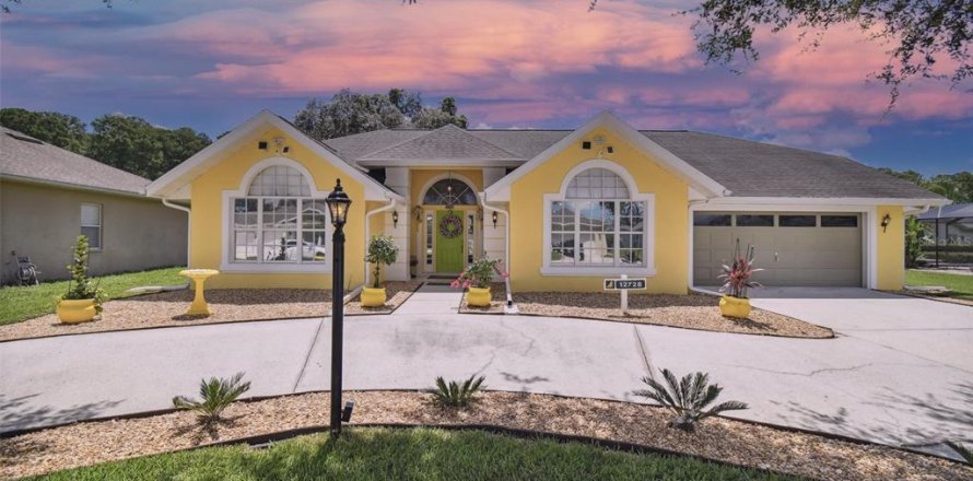 House in Spring Hill, Florida 3 bedrooms, 213.68 sq.m. № 2105727