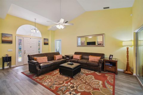 House in Spring Hill, Florida 3 bedrooms, 213.68 sq.m. № 2105727 - photo 6