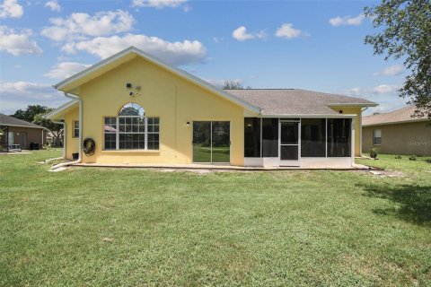 House in Spring Hill, Florida 3 bedrooms, 213.68 sq.m. № 2105727 - photo 2