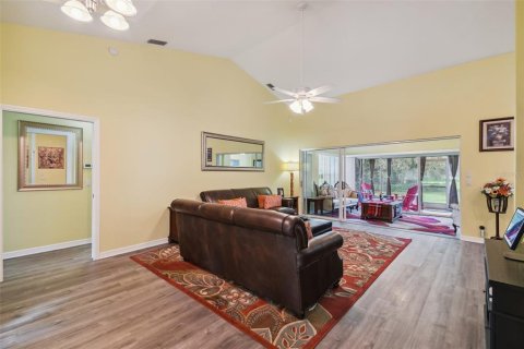 House in Spring Hill, Florida 3 bedrooms, 213.68 sq.m. № 2105727 - photo 7