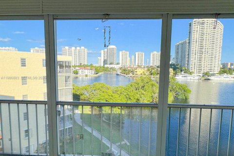 Copropriété à vendre à Aventura, Floride: 1 chambre, 75.9 m2 № 2044957 - photo 23