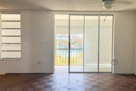 Copropriété à vendre à Aventura, Floride: 1 chambre, 75.9 m2 № 2044957 - photo 7