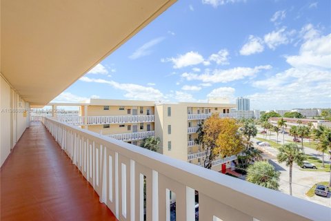 Copropriété à vendre à Aventura, Floride: 1 chambre, 75.9 m2 № 2044957 - photo 28