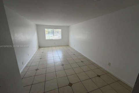 Condo in Miami, Florida, 1 bedroom  № 2041884 - photo 3