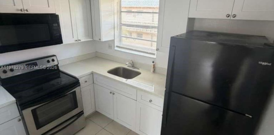 Condo in Miami, Florida, 1 bedroom  № 2041884