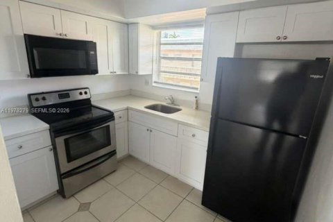 Condo in Miami, Florida, 1 bedroom  № 2041884 - photo 4