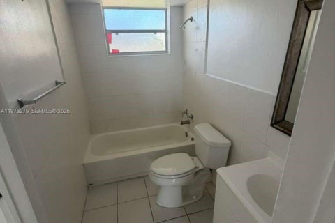 Condo in Miami, Florida, 1 bedroom  № 2041884 - photo 6