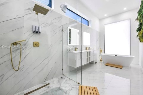 House in Fort Lauderdale, Florida 4 bedrooms, 302.68 sq.m. № 2031256 - photo 29