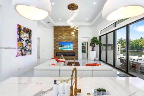 House in Fort Lauderdale, Florida 4 bedrooms, 302.68 sq.m. № 2031256 - photo 19