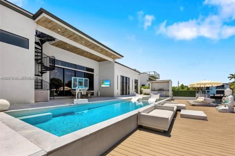 House in Fort Lauderdale, Florida 4 bedrooms, 302.68 sq.m. № 2031256 - photo 9