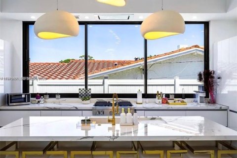 House in Fort Lauderdale, Florida 4 bedrooms, 302.68 sq.m. № 2031256 - photo 20