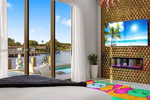 House in Fort Lauderdale, Florida 4 bedrooms, 302.68 sq.m. № 2031256 - photo 22