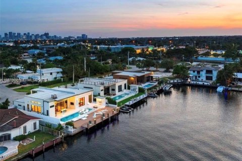 House in Fort Lauderdale, Florida 4 bedrooms, 302.68 sq.m. № 2031256 - photo 5