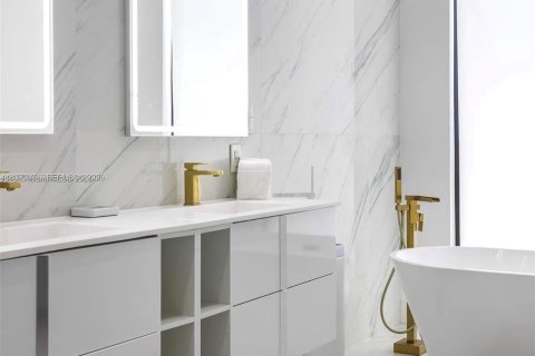 House in Fort Lauderdale, Florida 4 bedrooms, 302.68 sq.m. № 2031256 - photo 28