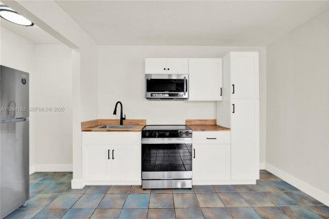 Commercial property in Homestead, Florida 90.86 sq.m. № 2060621 - photo 12