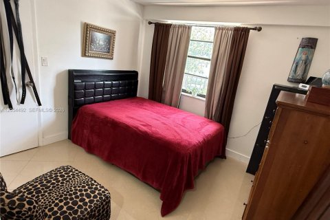 Condo in Miami, Florida, 2 bedrooms № 2248351 - photo 27