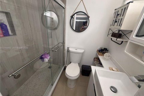 Condo in Miami, Florida, 2 bedrooms № 2248351 - photo 30