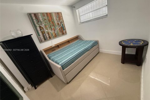 Condo in Miami, Florida, 2 bedrooms № 2248351 - photo 15