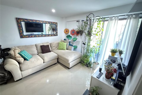 Condo in Miami, Florida, 2 bedrooms № 2248351 - photo 10