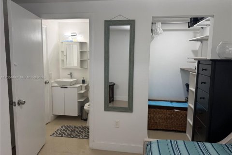 Condo in Miami, Florida, 2 bedrooms № 2248351 - photo 22
