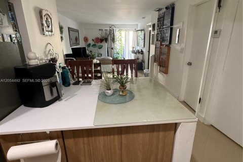 Condo in Miami, Florida, 2 bedrooms № 2248351 - photo 14