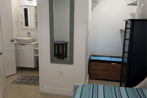 Condo in Miami, Florida, 2 bedrooms № 2248351 - photo 17