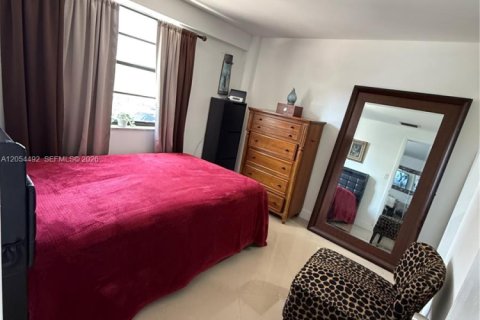 Condo in Miami, Florida, 2 bedrooms № 2248351 - photo 24