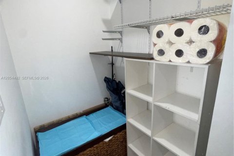 Condo in Miami, Florida, 2 bedrooms № 2248351 - photo 23