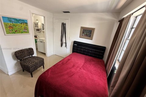 Condo in Miami, Florida, 2 bedrooms № 2248351 - photo 6