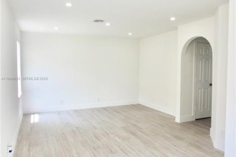 Casa en alquiler en Pembroke Pines, Florida, 3 dormitorios, 169.18 m2 № 1996525 - foto 7