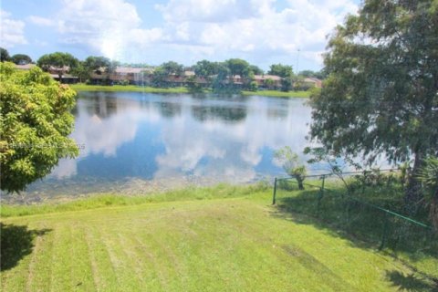 Casa en alquiler en Pembroke Pines, Florida, 3 dormitorios, 169.18 m2 № 1996525 - foto 9