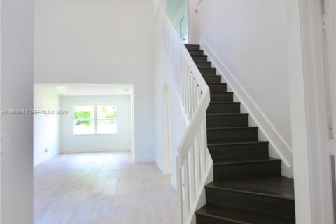 Casa en Pembroke Pines, Florida 3 dormitorios, 169.18 m2 № 1996525