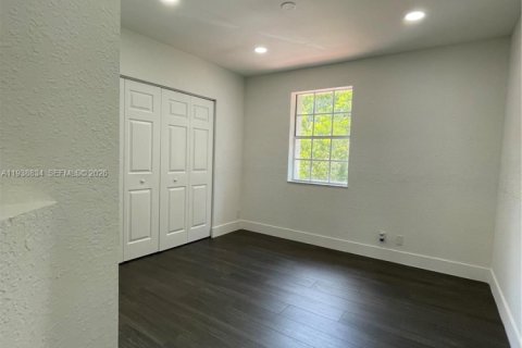 Casa en alquiler en Pembroke Pines, Florida, 3 dormitorios, 169.18 m2 № 1996525 - foto 12