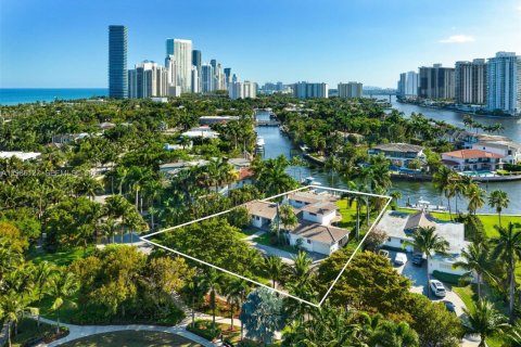 Casa en venta en Golden Beach, Florida, 5 dormitorios, 373.37 m2 № 2055300 - foto 4