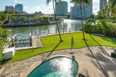 Casa en venta en Golden Beach, Florida, 5 dormitorios, 373.37 m2 № 2055300 - foto 9