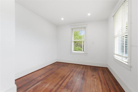 House in DeLand, Florida 3 bedrooms, 173.26 sq.m. № 2203487 - photo 23
