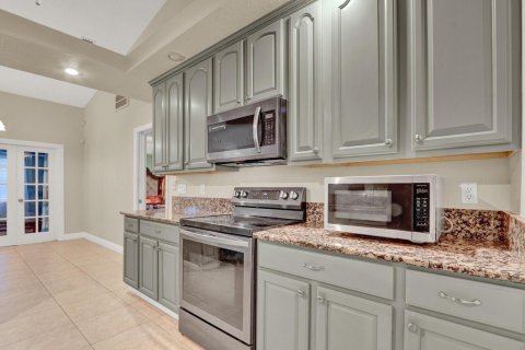 House in Port St. Lucie, Florida 4 bedrooms, 231.51 sq.m. № 2168613 - photo 14