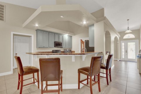 House in Port St. Lucie, Florida 4 bedrooms, 231.51 sq.m. № 2168613 - photo 10