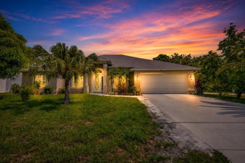 House in Port St. Lucie, Florida 4 bedrooms, 231.51 sq.m. № 2168613