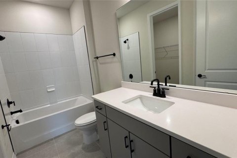 House in Winter Garden, Florida 5 bedrooms, 355.72 sq.m. № 1915840 - photo 7