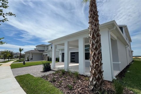 House in Winter Garden, Florida 5 bedrooms, 355.72 sq.m. № 1915840 - photo 3