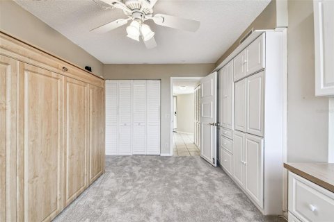 Condo in Saint Petersburg, Florida, 2 bedrooms № 2235286 - photo 17