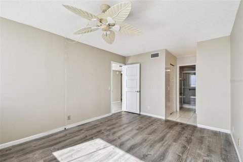 Condo in Saint Petersburg, Florida, 2 bedrooms № 2235286 - photo 8