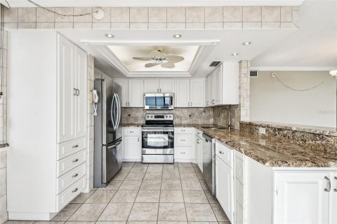 Condo in Saint Petersburg, Florida, 2 bedrooms № 2235286 - photo 4